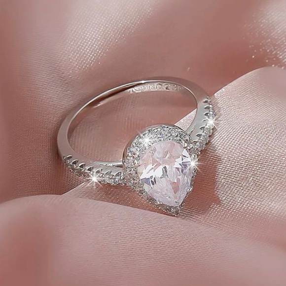 Tear drop ring white gold plated with cz diamonds - Picture 2 of 4